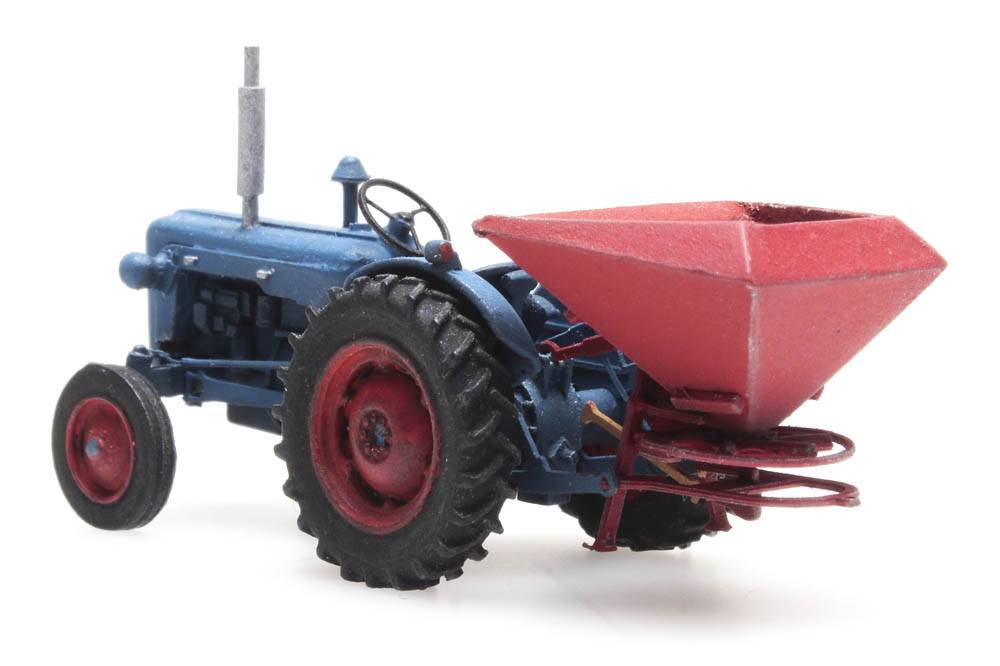 Artitec 387.347, EAN 8719214083120: H0 Fordson Traktor mit Heckstreuer Fertigmodell