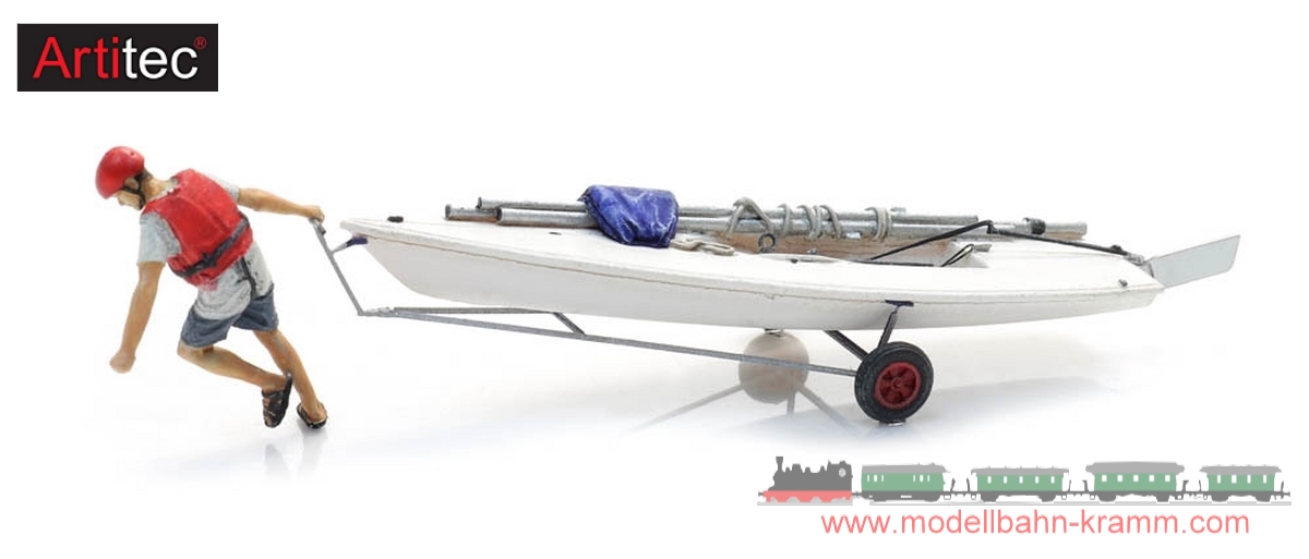 Artitec 387.595, EAN 8720168709028: H0 Segelboot Laser auf Anhänger mit Figur, Fertigmodell