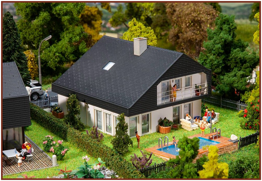 Large one-family dwelling house with plenty of Fre