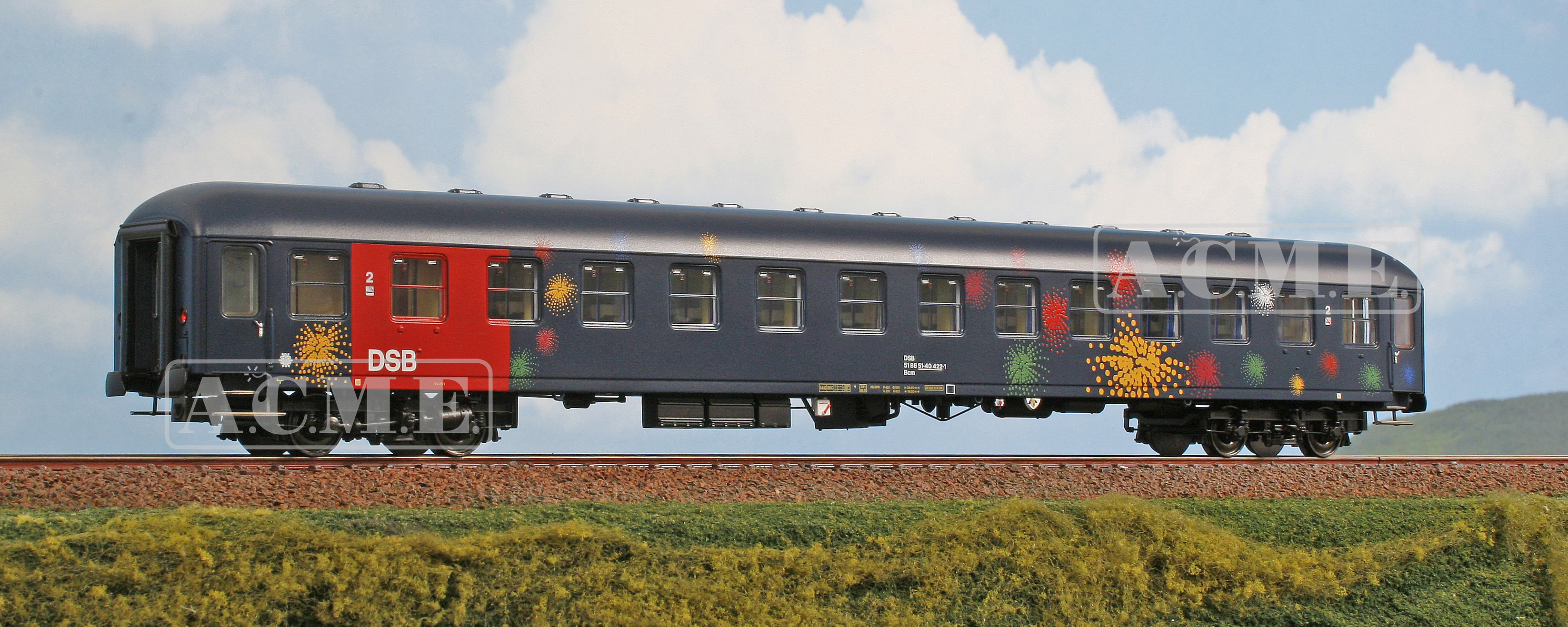 H0 DC Liegewagen der DSB in blau/roter Lackierung (ex. Apelpfeil) mit Feuerwerk