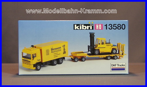 Kibri 13580, EAN 4026602135809: H0 DAF Zugmaschine mit Tiefladeanhänger und Stapler