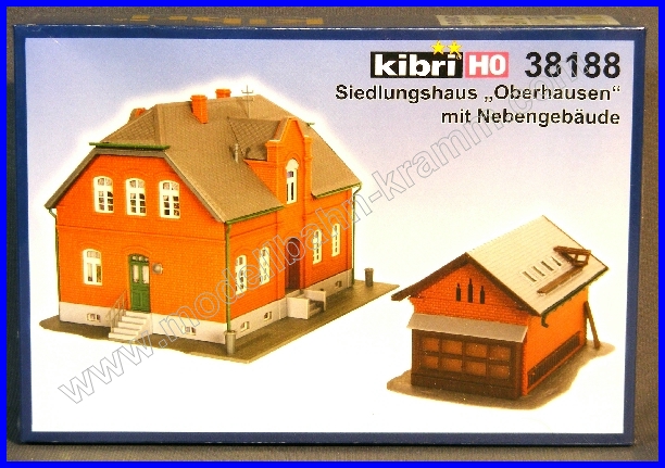 Kibri 38188, EAN 4026602381886: H0 Siedlungshaus Oberhausen mit Nebengebäude