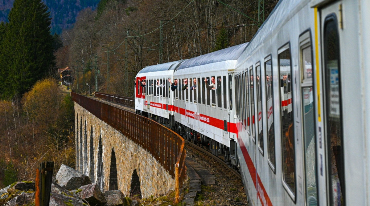 Roco 6200174, EAN 9005033077389: H0 DC 4er Set IC Abschiedsfahrt Drehfalttüren und Bordbistro