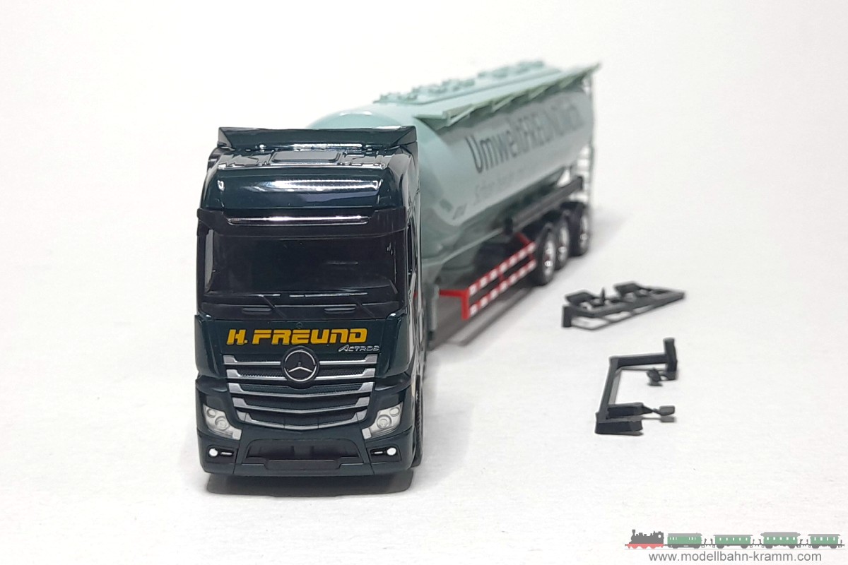 1A.second hand goods 330.0302746.001, EAN 2000075518286: Herpa H0 302746 MB Actros Spedition Freund