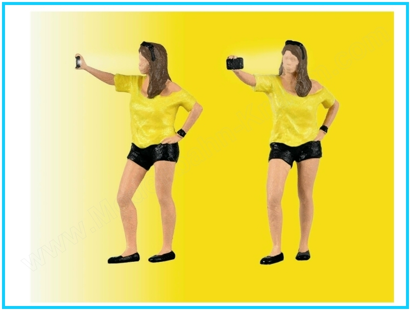 Viessmann 1551, EAN 4026602015514: H0 Frau schießt Selfie, mit Blitzlicht