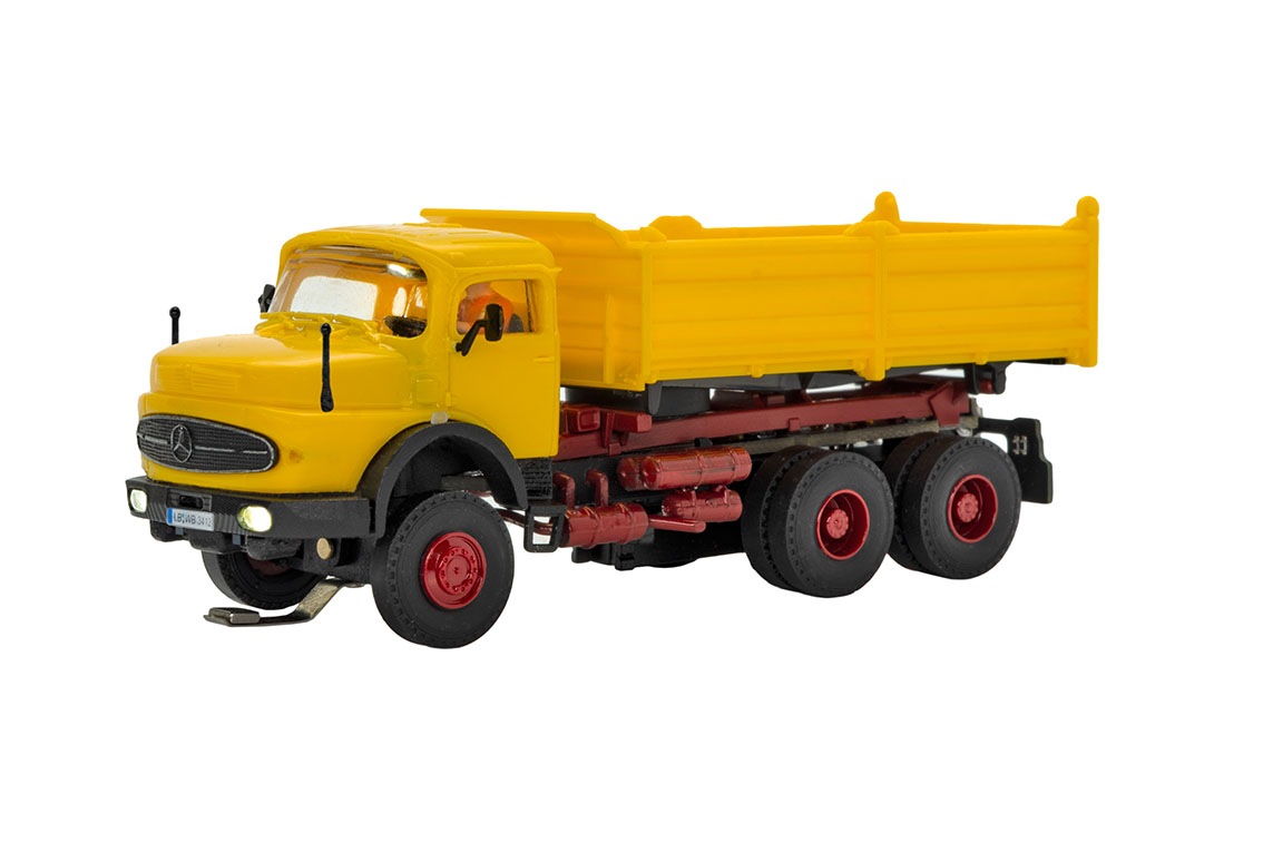 Viessmann 8020, EAN 4026602080208: H0 MB round bonnet 3-axle dump truck,basic, functional model