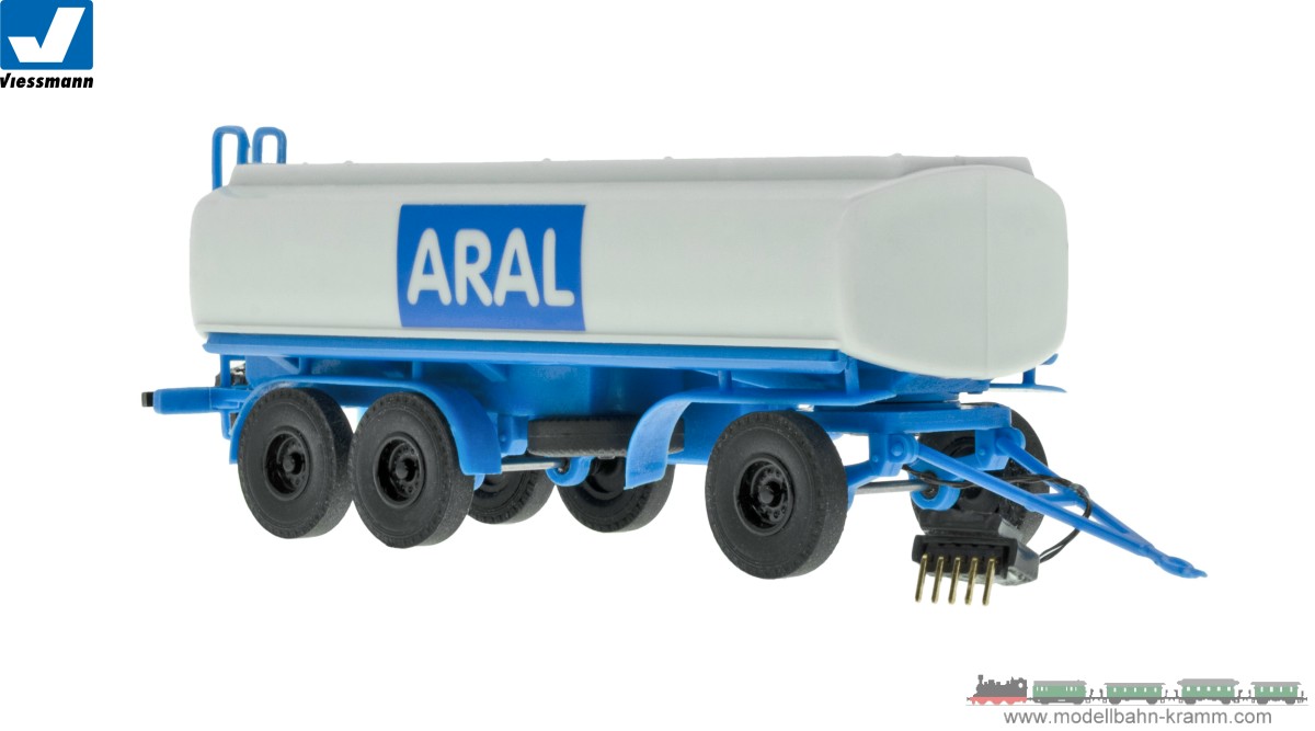 The semitrailer with rear lighting is equipped wit
